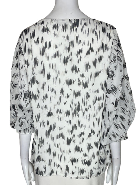 Blusa Vince Camuto Cuello v Estampado Negro - Talla S