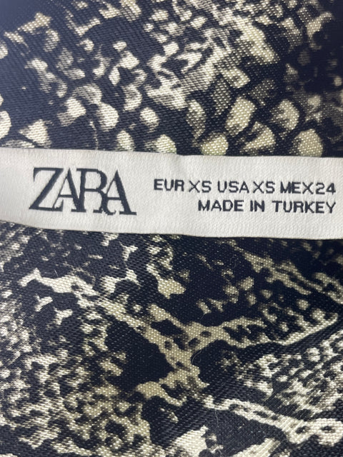 Blusa Zara Estampado Animal print Manga larga Negro - Talla XS