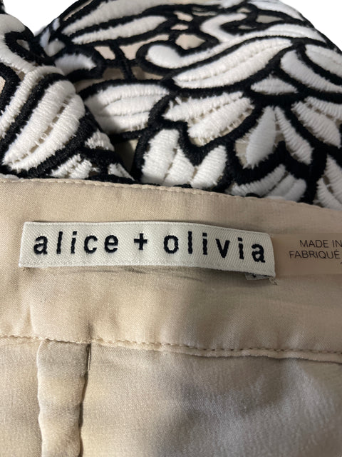 Short Alice + Olivia Tejido Troquelado Short Negro - Talla 6
