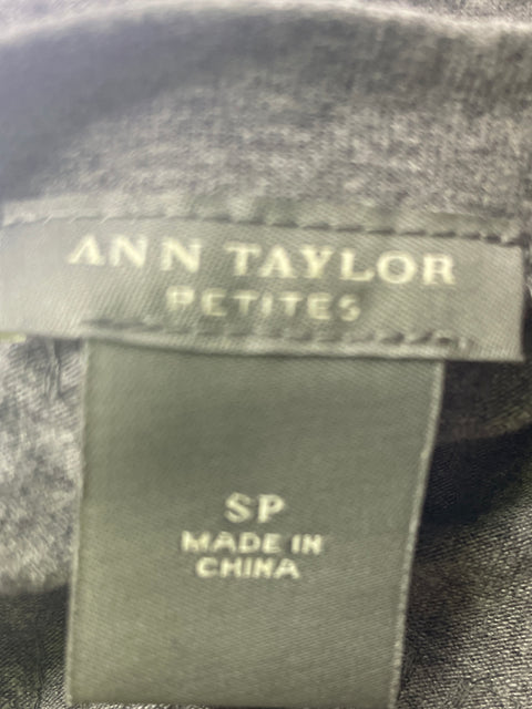 Blusa Ann Taylor Rayas Satinado Manga corta Gris - Talla S