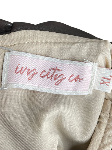 Vestido Ivy City Co Estampado Plisado Marrón - Talla XL