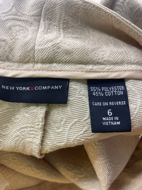 Pantalón New York & Company Texturizado Recto Beige - Talla 6