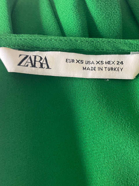 Blusa Zara Liso Plisado Verde - Talla XS