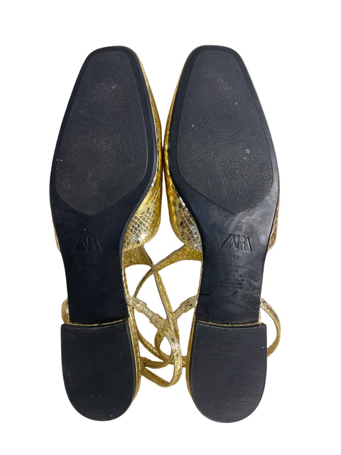 Zapato Zara Punta cerrada Tiras Dorado - Talla 41