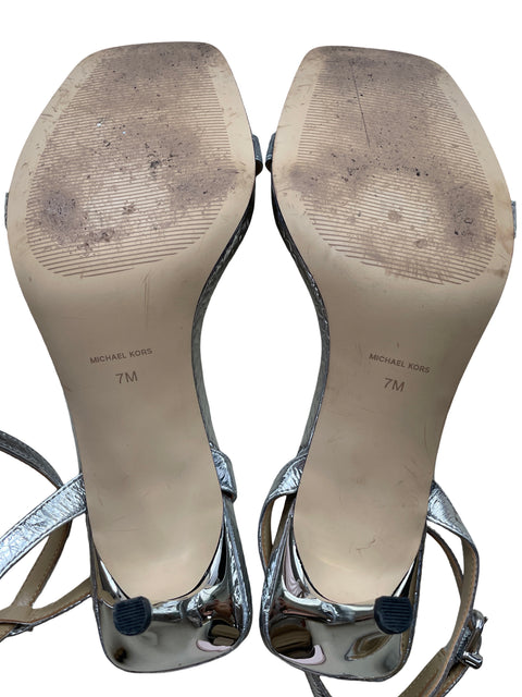 Tacón Michael Kors Tacón alto Plateado - Talla 7.5