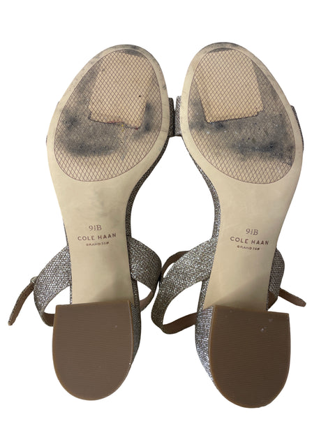 Zapato Cole Haan Destalonado Brillo Plateado - Talla 9.5