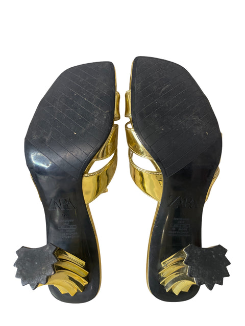 Zapato Zara Tacón bajo Punta abierta Dorado - Talla 40